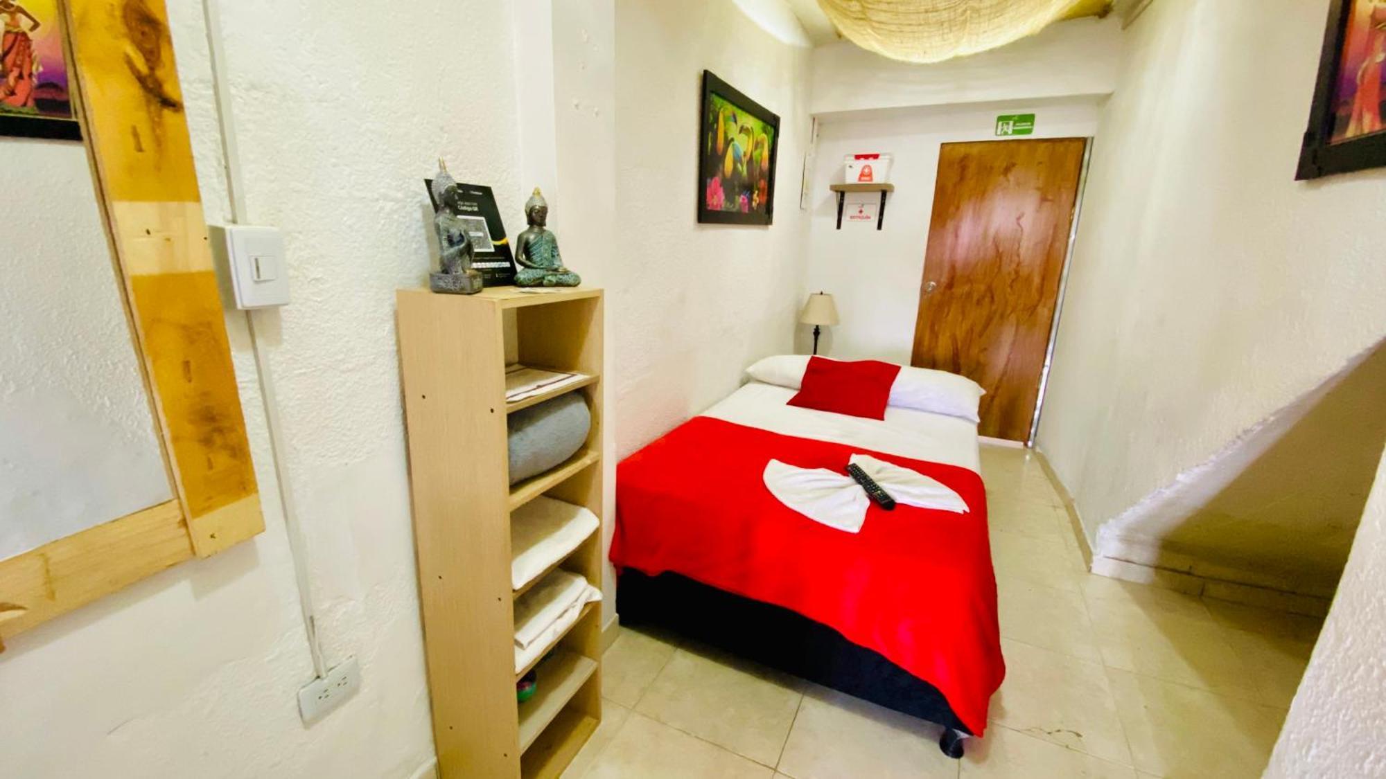 Apartment Frente Al Terminal De Q. *